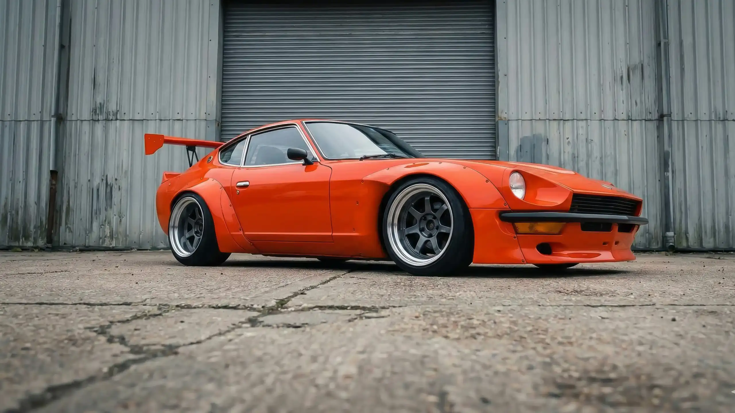 Nissan 240Z avec kit carrosserie widebody - préparation esthétique